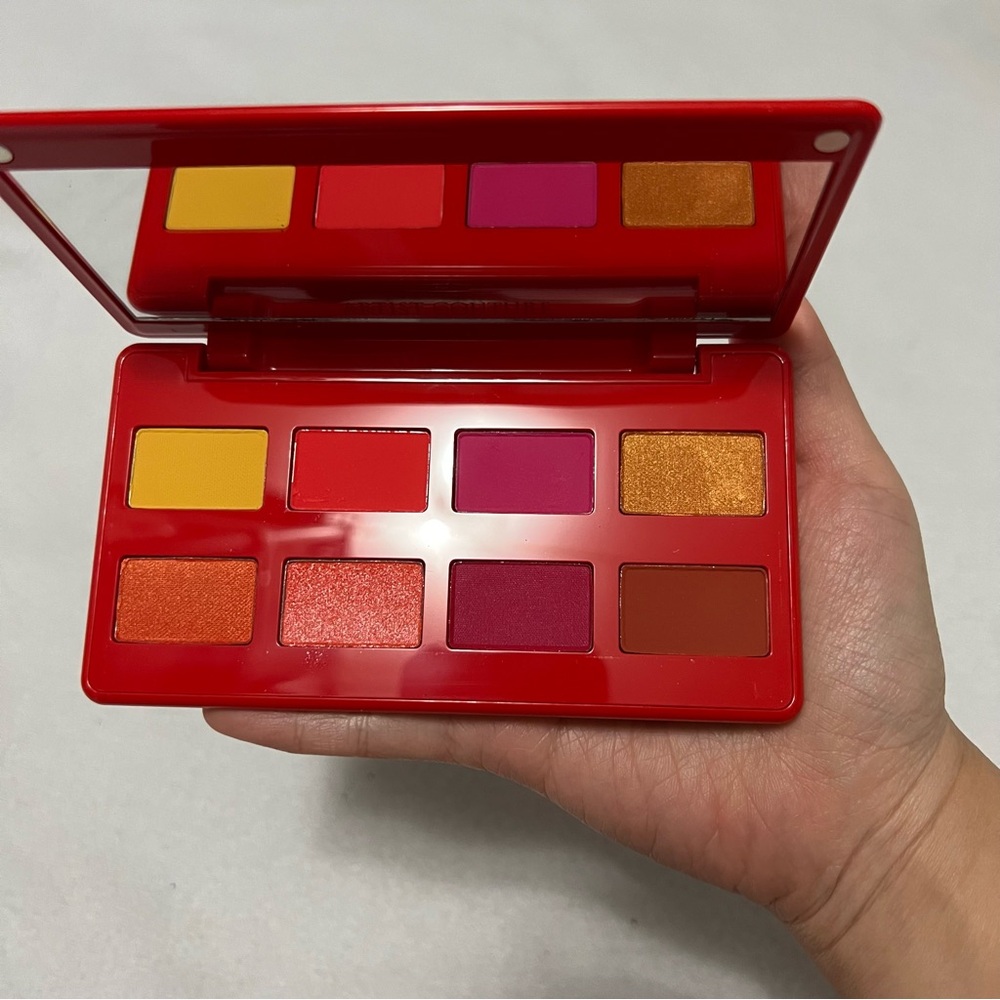 Artist Couture Caliente eyeshadow Palette new Sep sale